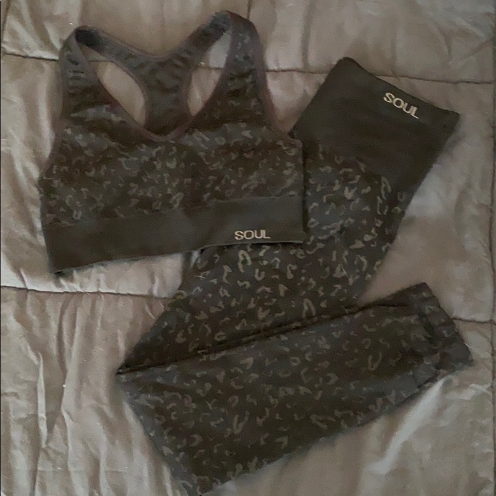 SOULCYCLE black cheetah print set - bra and pants